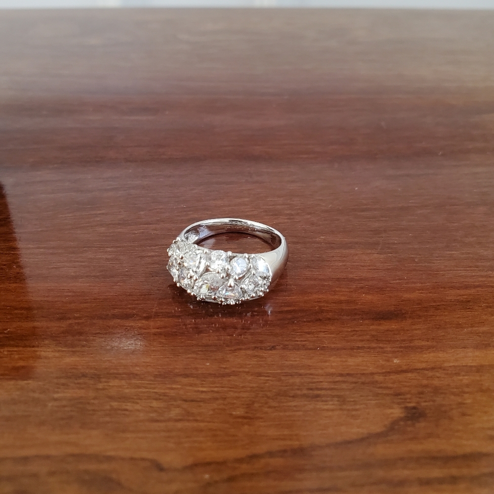 NWOT 925 Sterling Silver Zirconia Stones Ring